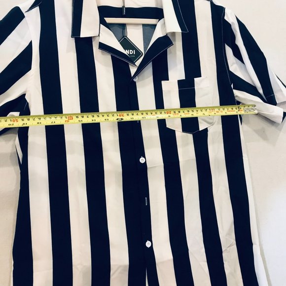 Finndi Men's Shirt NWT Button Down Short Sleeve Stripped Black and White Size X - Picture 5 of 5